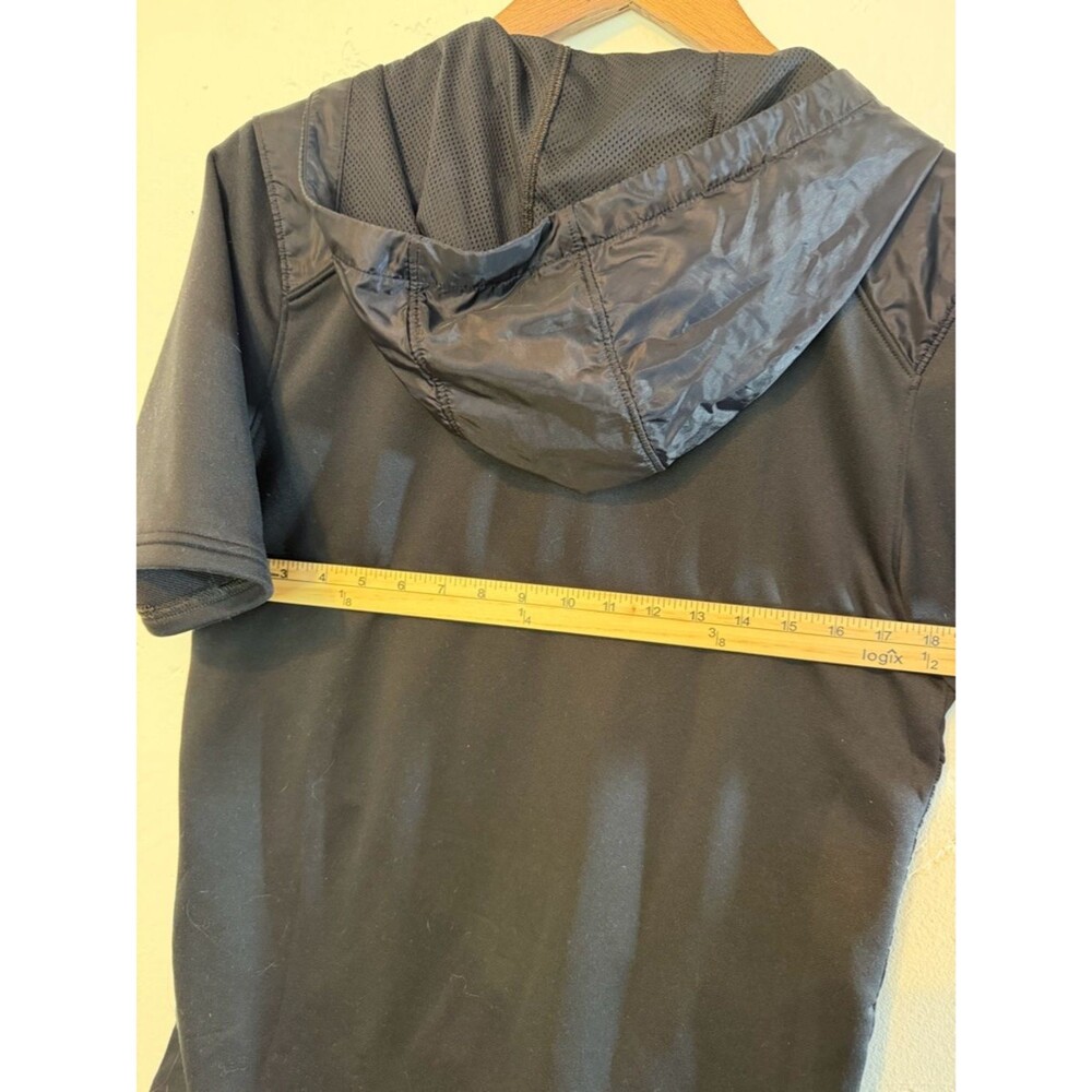 Jordan Men’s Black Short-Sleeve Hooded Performance Jacket - Picture 4 of 5